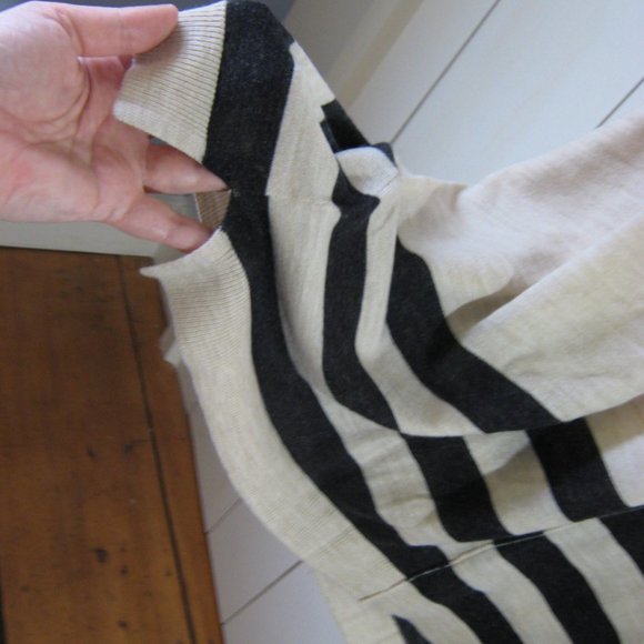 LOFT Lightweight V-neck Sweater - Picture 5 of 5